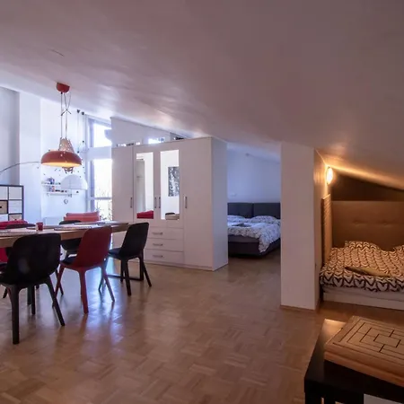 Bright Loft Near 博希尼