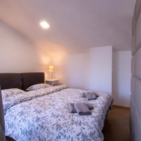 Bright Loft Near Apartment *