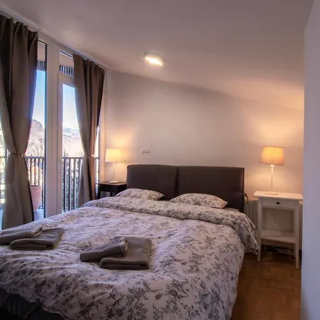 Bright Loft Near Apartment