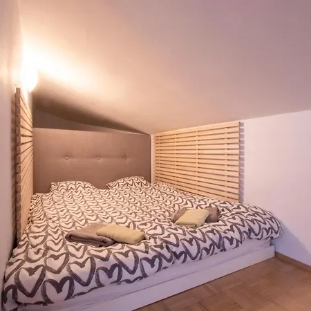 Bright Loft Near 博希尼